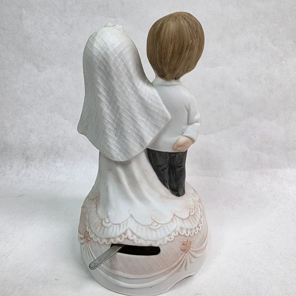 Vintage Schmid 1981 Hand-Painted Porcelain‎ Wedding Couple Cake Topper Music Box